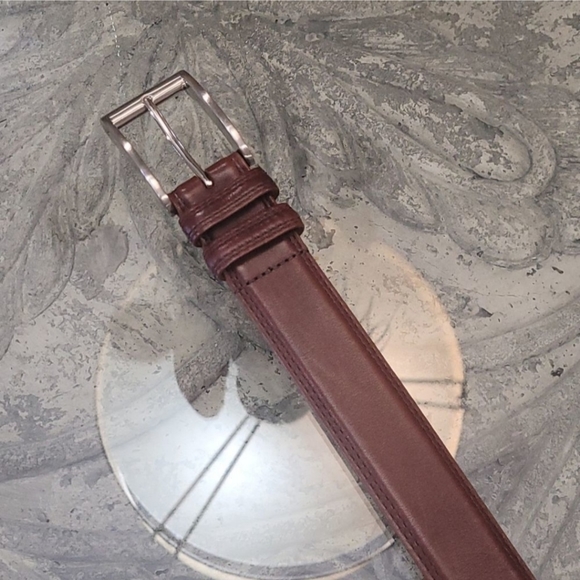 Allen Edmonds set: oxford dress shoes (Size 9A; narrow) and matching belt (34"). - Picture 11 of 14